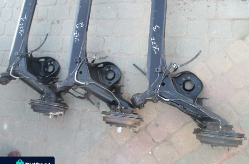 belka zawieszenia oś Honda Jazz Orginał bez rdzy super stan