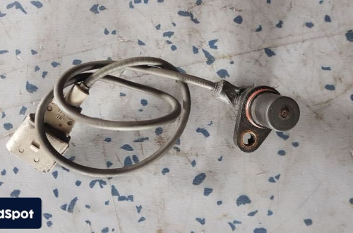 AUDI A4 PASSAT B5 1.6 CZUJNIK POŁOŻENIA WAŁU 0261210148