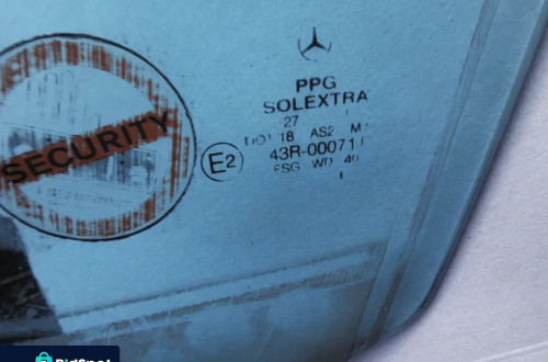 MERCEDES C-KLASA W203 szyba lewy przód NIEBIESKA