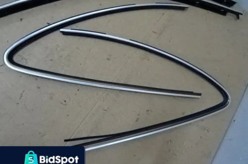 LISTWA LISTWY DACHOWE SZYBY MERCEDES W208 CLK NR212