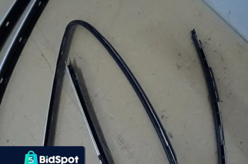 LISTWA LISTWY DACHOWE SZYBY MERCEDES W208 CLK NR212