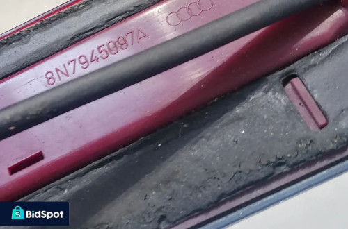 AUDI TT 8N 98r- TRZECIE ŚWIATŁO STOP 8N7945097A