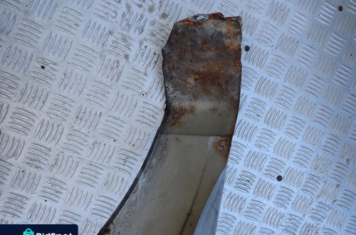 BLOTNIK PRZEDNI LEWY PRZOD OPEL MERIVA A Z157