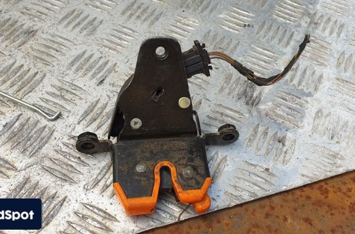 skoda octava i zamek klapy tyl tylnej bagaznika 1u6827501c