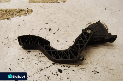 PEDAŁ POTENCJOMETR GAZU 8D1721523A VW PASSAT B5 2.8 AUDI 8D1721523F
