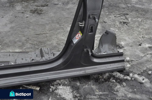 VOLKSWAGEN GOLF VII SŁUPEK PRÓG LEWY LIFT