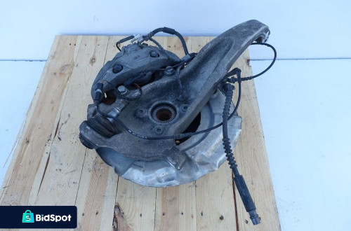 BMW F10 535 3.0 i PRZEDNIA ZWROTNICA piasta LEWA