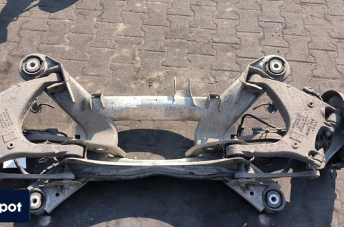 BELKA / SANKI TYŁ AUDI A8 D3 4E0505235C