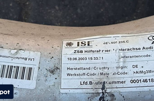 BELKA / SANKI TYŁ AUDI A8 D3 4E0505235C