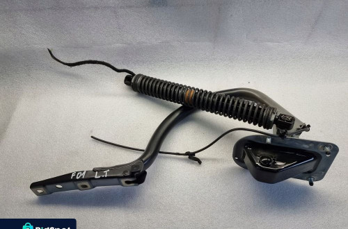 ZAWIAS SIŁOWNIK KLAPY TYLNEJ LEWY F01 7185253