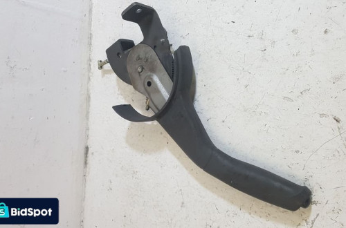 DŹWIGNIA RĘCZNEGO HAMULCA VOLVO V40 1997 ROK