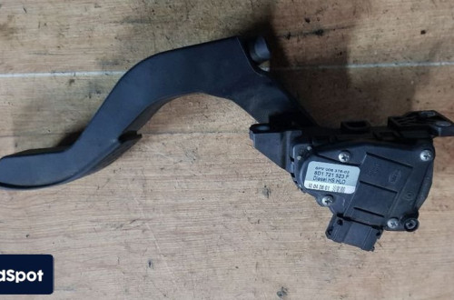 AUDI A6 C5 POTENCJOMETR GAZU 8D1721523F