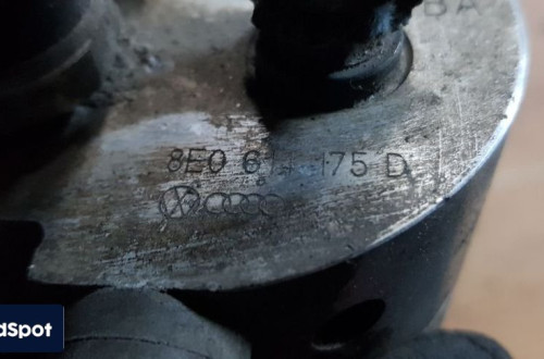 AUDI A4 B6  VW PASSAT B5 POMPA DOŁADOWUJĄCA 8e0614175d