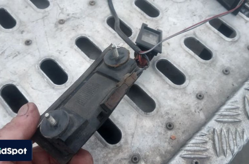 opel astra h wlacznik micro wlacznik lampki klapy bagaznika