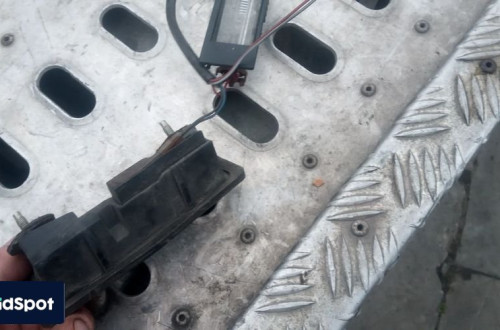 opel astra h wlacznik micro wlacznik lampki klapy bagaznika