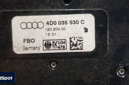 AUDI A6 WZMACNIACZ ANTENY 4D0035530D