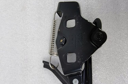 MUSTANG V 10-14 ZAMEK RYGIEL KLAPY BAGAŻNIKA