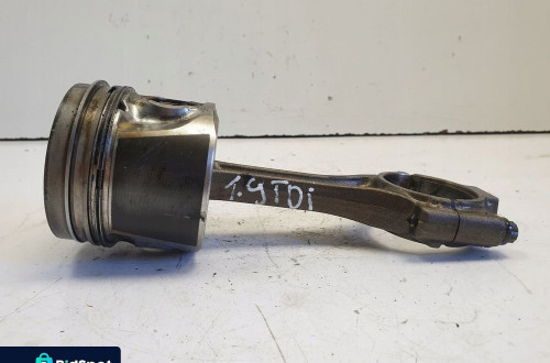 VW Golf V 1.9 TDI TŁOK KORBOWÓD