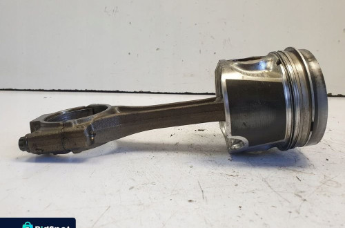 VW Golf V 1.9 TDI TŁOK KORBOWÓD
