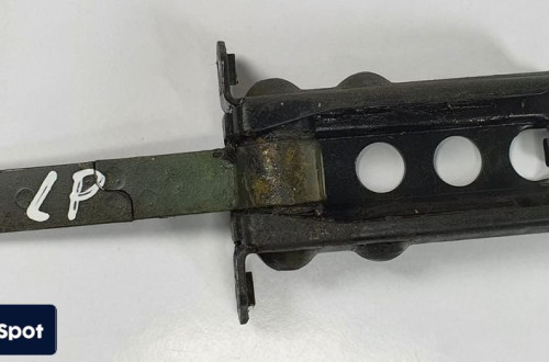 OGRANICZNIK DRZWI LEWY PRZÓD MERCEDES W126