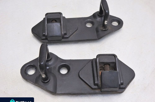 RYGIEL ZAMKA KLAPY TYŁ JEEP GRAND CHEROKEE II WJ