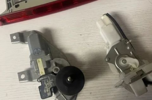 SILNIK WYCIERACZKI KLAPA  OPEL GILA B 08-