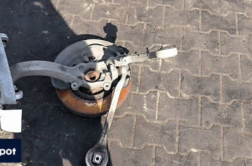 ZWROTNICA LEWA PRZÓD AUDI A8 D3 4E0257