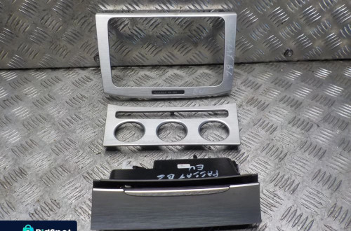 VW PASSAT B6 RAMKA POPIELNICZKA DEKOR KOMPLET