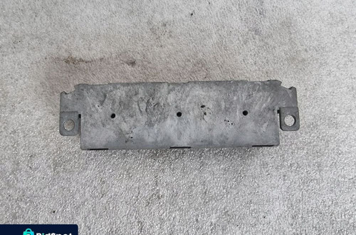 AUDI A5 8T WZMACNIACZ ANTENY 8T0035225AA