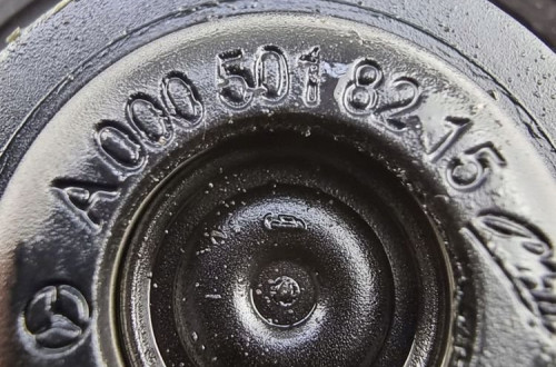 KOREK NAKRĘTKA ZBIORNIKA A0005018215 MERCEDES