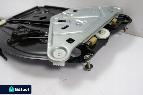 Mercedes W238 C238 PODNOŚNIK TYLNEJ SZYBY lewy tył