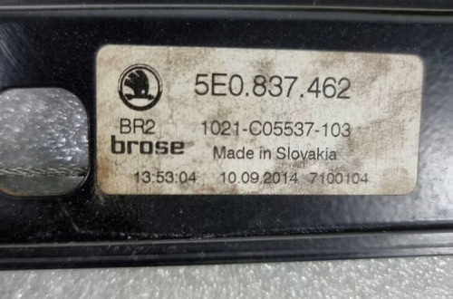 PODNOŚNIK SZYBY PRAWY PRZÓD SKODA OCTAVIA III