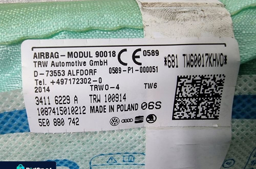 SKODA Octavia III KOMBI KURTYNA PRAWA 5E0880742