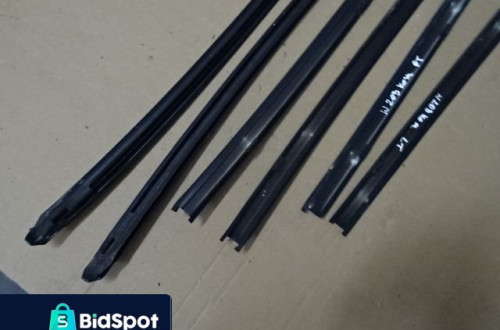 LISTWA SZYBY DACHOWA MERCEDES W203 KOMBI 00-07 NR208