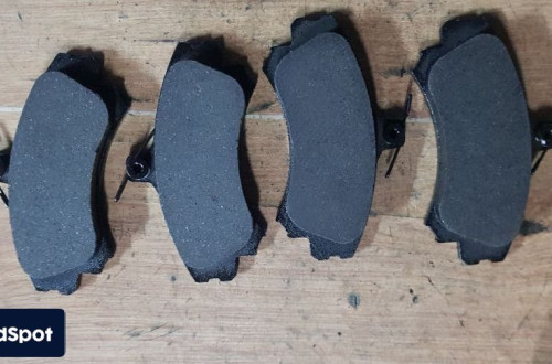 MITSUBISHI CARISMA COLT SPACE STAR VOLVO S40 V40  KLOCKI HAMULCOWE PRZÓD FOMAR