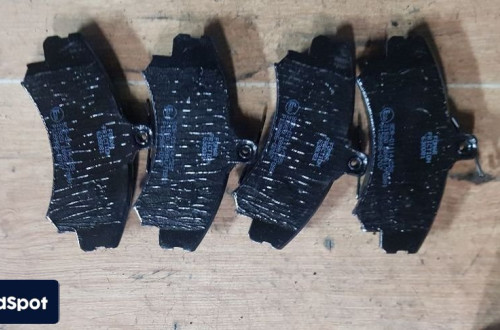 MITSUBISHI CARISMA COLT SPACE STAR VOLVO S40 V40  KLOCKI HAMULCOWE PRZÓD FOMAR