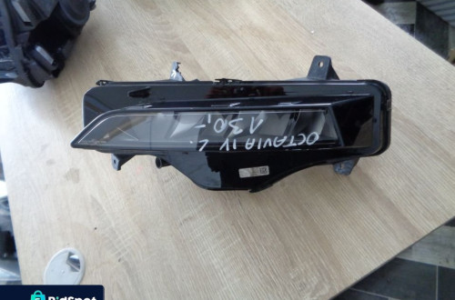 SKODA OCTAVIA IV HALOGEN LEWY  PRZÓD EUROPA
