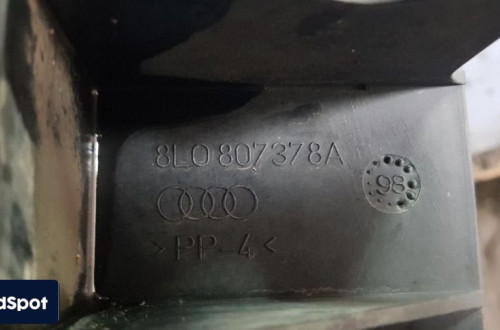 AUDI A3 8L ŚLIZG ZDERZAKA PRAWY TYŁ 8L0807378A