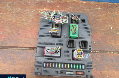 Skrzynka bezpieczników Moduł BSI PEUGEOT 308 9663798180