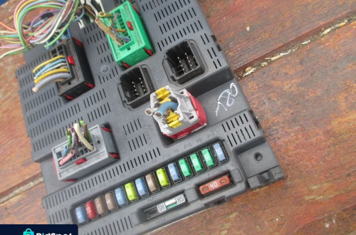 Skrzynka bezpieczników Moduł BSI PEUGEOT 308 9663798180