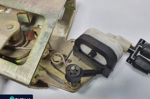 ZAMEK DOCIĄG KLAPY TYŁ MERCEDES W140 1408002075