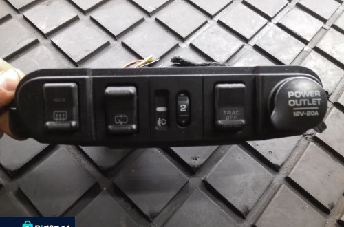 PANEL PRZELACZNKOW CHRYSLER PT CRUISER Chrysler OE 04671622AD