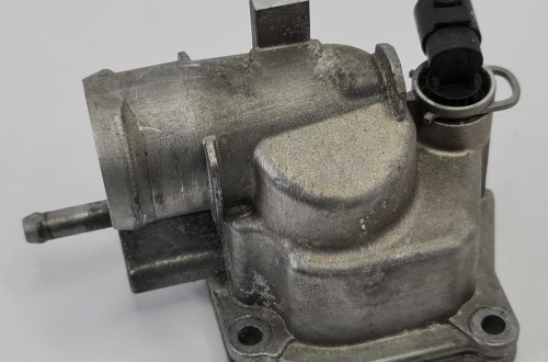 OBUDOWA TERMOSTATU CZUJNIK MERCEDES W204 2.2 CDI
