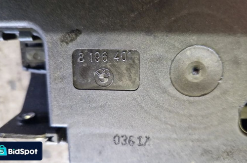 BMW E60 ZAMEK BAGAŻNIKA TYŁ 8196401