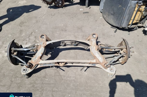 BELKA / SANKI TYŁ MERCEDES W124