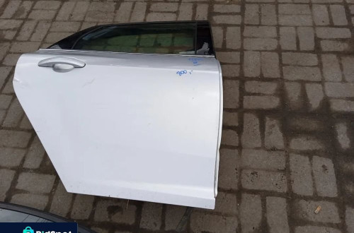 KLAMKA DRZWI PRZEDNICH LUB TYLNYCH FORD FOCUS III 10-18 KOD KOLRU OB