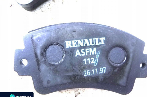 RENAULT 20 30 TRAFIC 1 KLOCKI PRZÓD ORYG