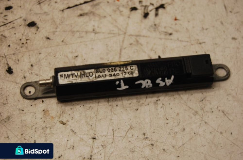 WZMACNIACZ ANTENY 8L0035225 AUDI A3 8L LIFT 8L0035225C