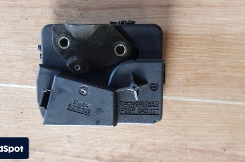 BMW E46 E61 ZAMEK KLAPY SZYBY TYŁ 8218849