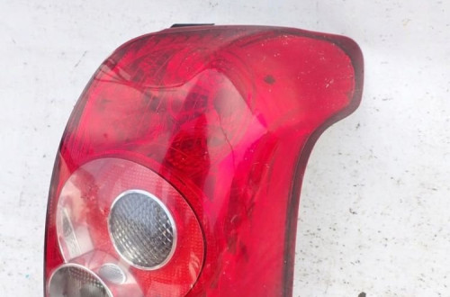 TOYOTA AVENSIS II 2 T25 KOMBI LIFT 06-09 LAMPA TYŁ TYLNA PRAWA